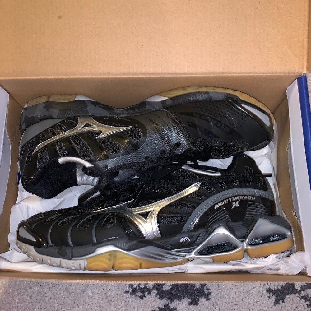 Mizuno Wave Tornado X Volleyball Court Shoes Size8